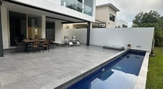 Casa en Renta – Lagos del Sol, Cancún | 4 Recámaras, Jacuzzi y Alberca Privada