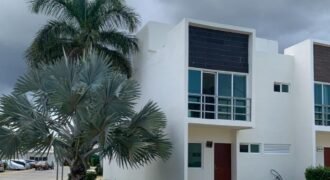 Residencial Long Island, Casa en Renta, 3 recámaras en Esquina en Cancún, Coldwell Banker Punta Sur