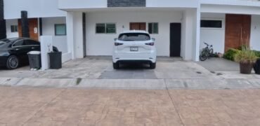 Casa en Renta en Residencial Arbolada de 2 rec Amueblada